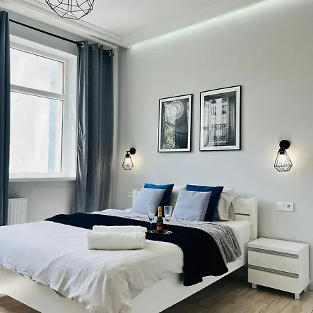 - Ruska Centrum Apartament *